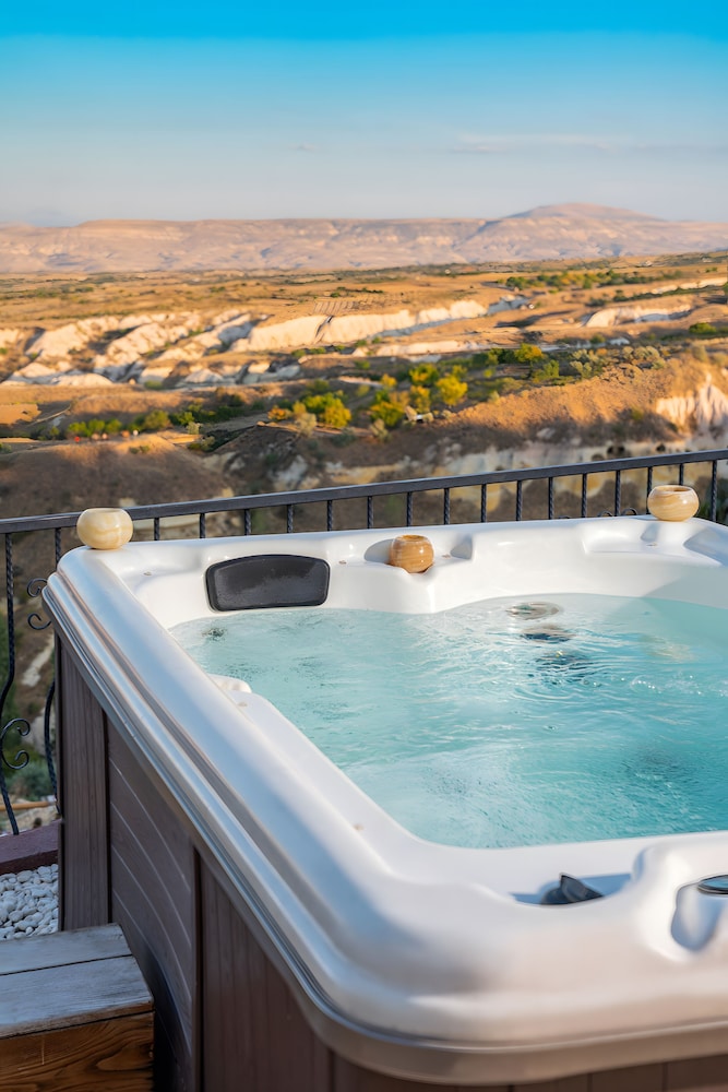 Deluxe Room, Outdoor with Jet Hot Tub - Photo 5