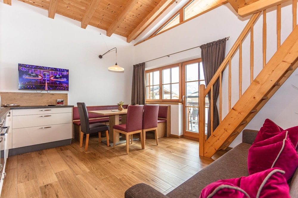 Deluxe Condo, 2 Bedrooms, Balcony