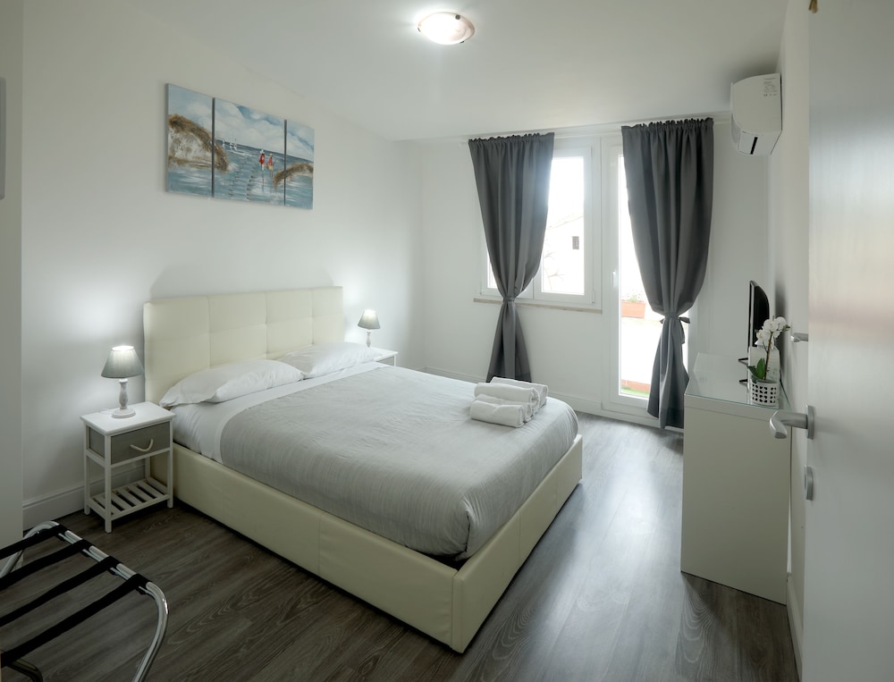 Basic Triple Room, Multiple Beds, City View