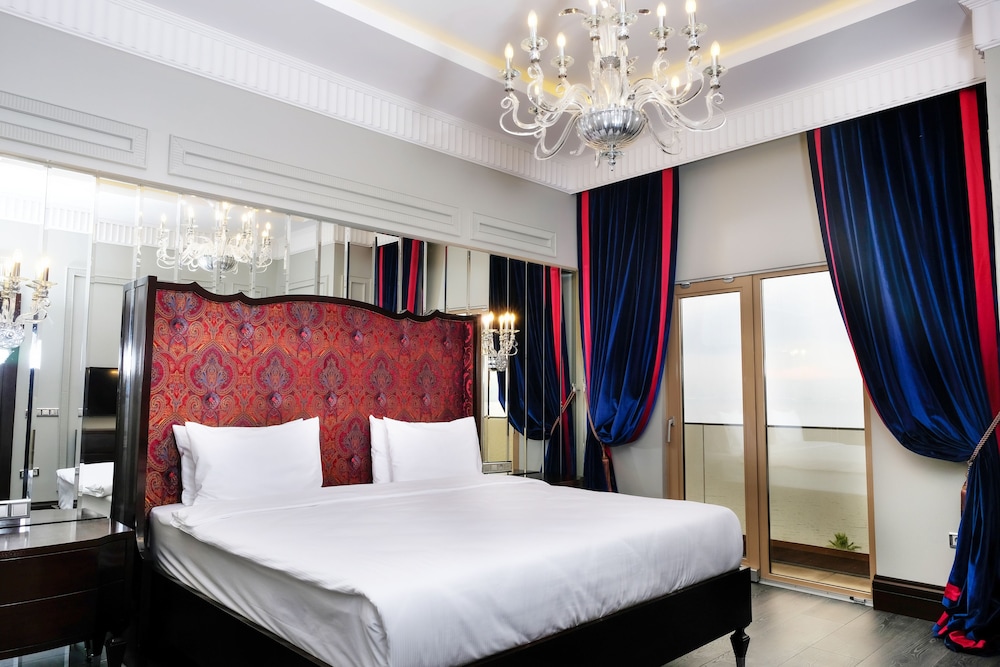 Suite, 1 King Bed, Non Smoking photo 3