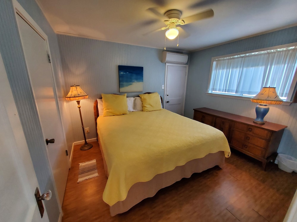 Bungalow, 1 Bedroom, 1 King Bed, Kitchen photo 1