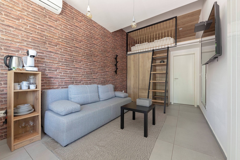 City Studio Suite, Garden View photo 3