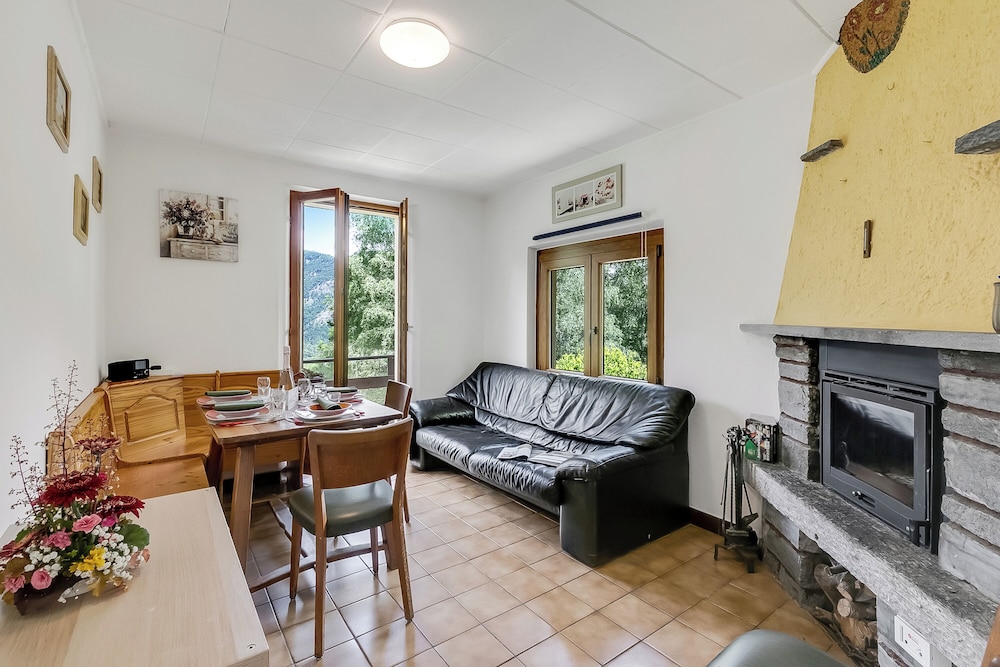 Family Chalet, Multiple Bedrooms, Mountainside (Casa Clelia)