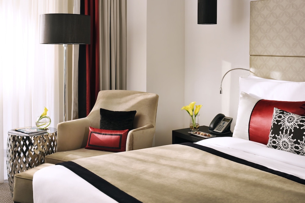 Grand Room, 1 King Bed, Non Smoking, City View - Photo 9