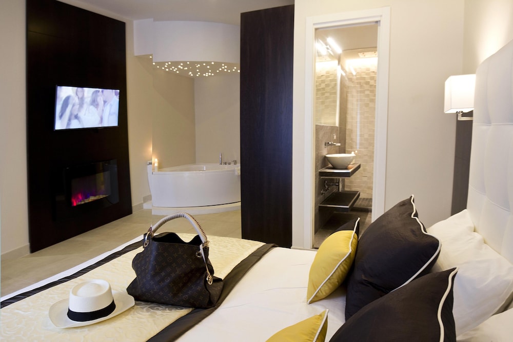 Comfort Suite, Hot Tub photo 1