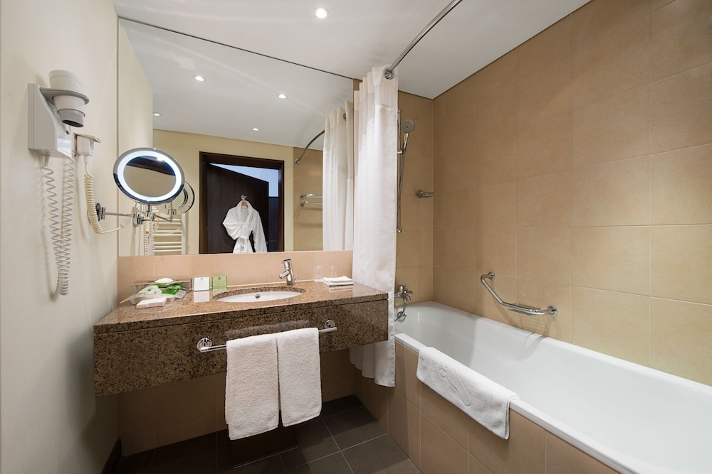 Standard Room, 1 King Bed, Accessible - Photo 2