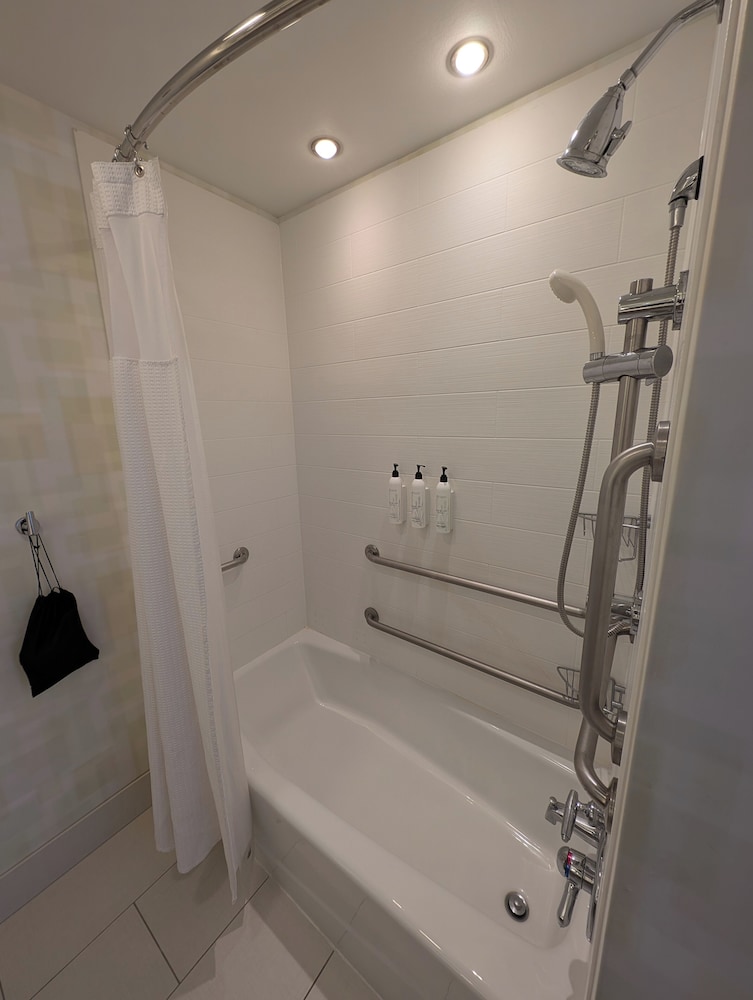 Studio, Multiple Beds - Photo 9