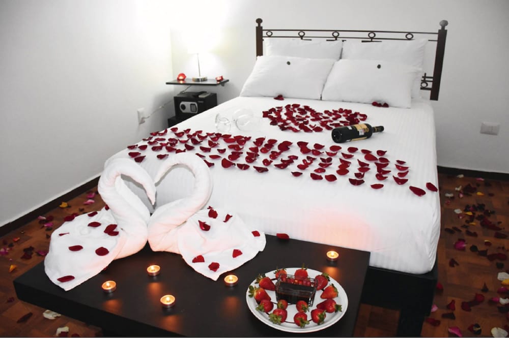 Junior Suite, 1 Queen Bed, Non Smoking, City View photo 3