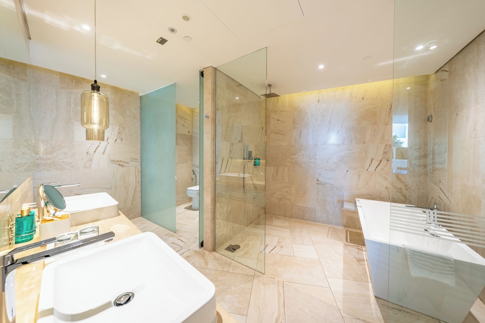 Master Suite w/Pool