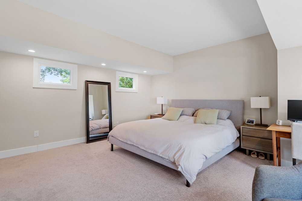 House, Multiple Beds, Patio photo 3