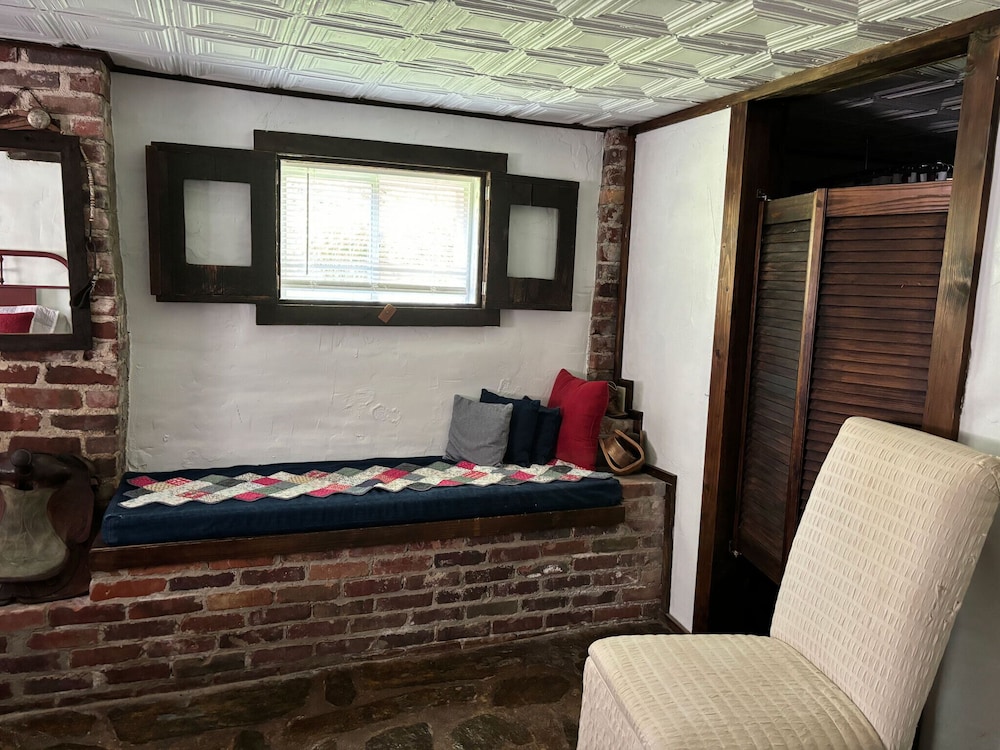 Economy Double Room, Private Bathroom (Boots & Saddles)