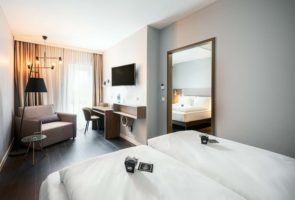 Suite - Photo 3