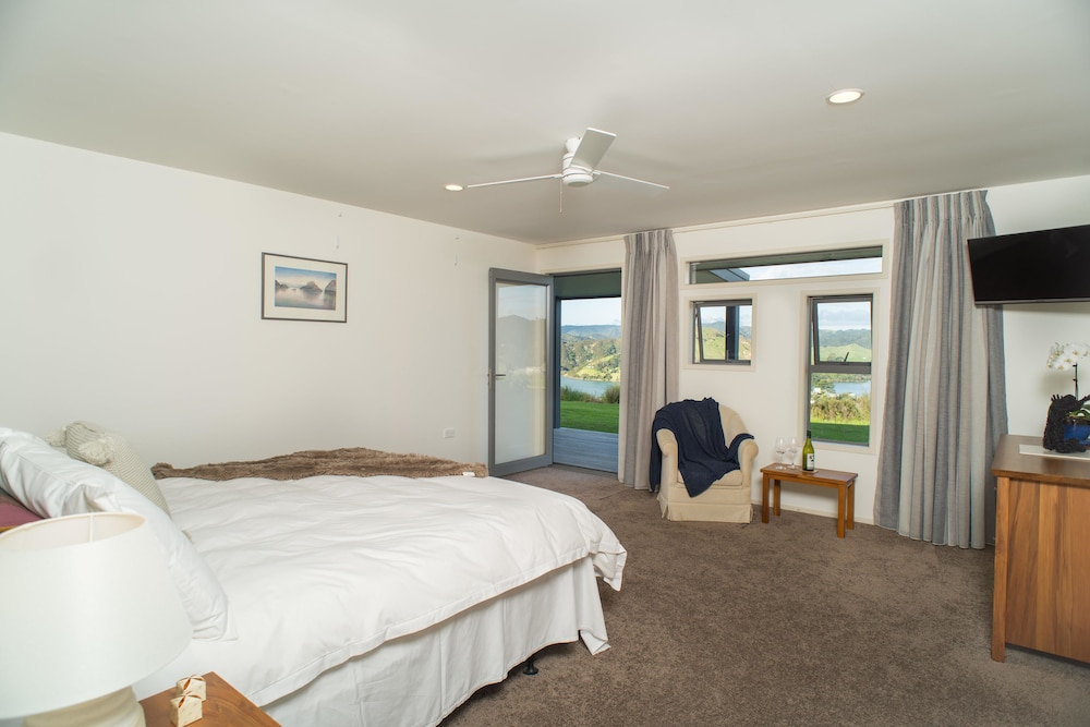 Deluxe King Ensuite photo 2