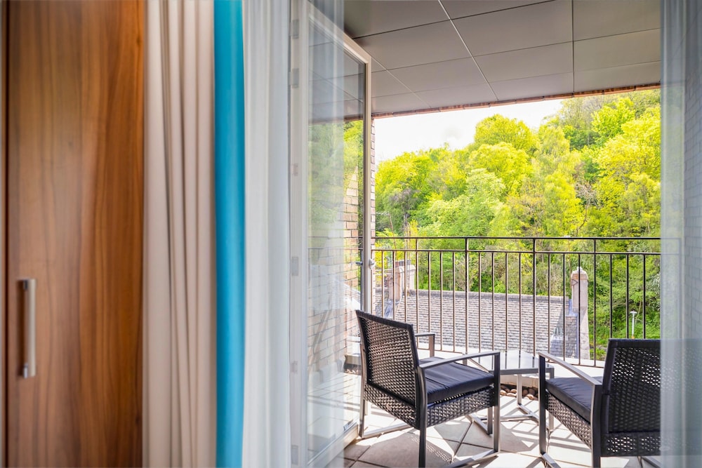 Superior Room, 1 King Bed, Balcony (Balcony) photo 3
