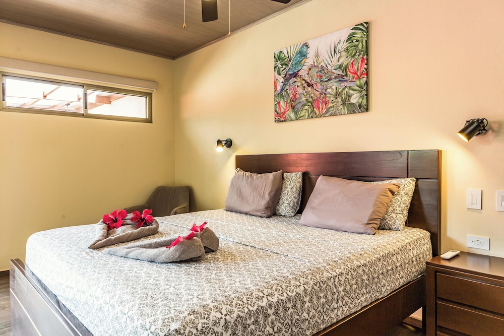Suite, 1 King Bed, Patio, Garden View photo 3
