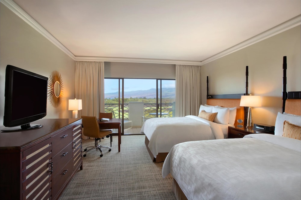 Gold Premium Renovated Queen Room with Two Queen Beds and Lounge Access (Non Smoking) photo 1