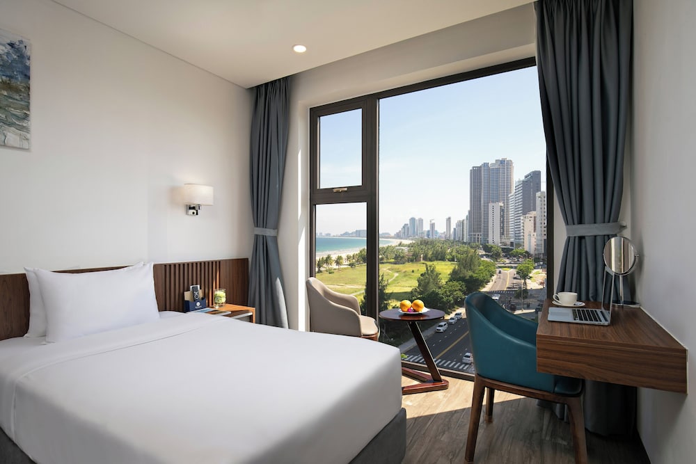 Executive Double or Twin Room, Non Smoking, Partial Ocean View