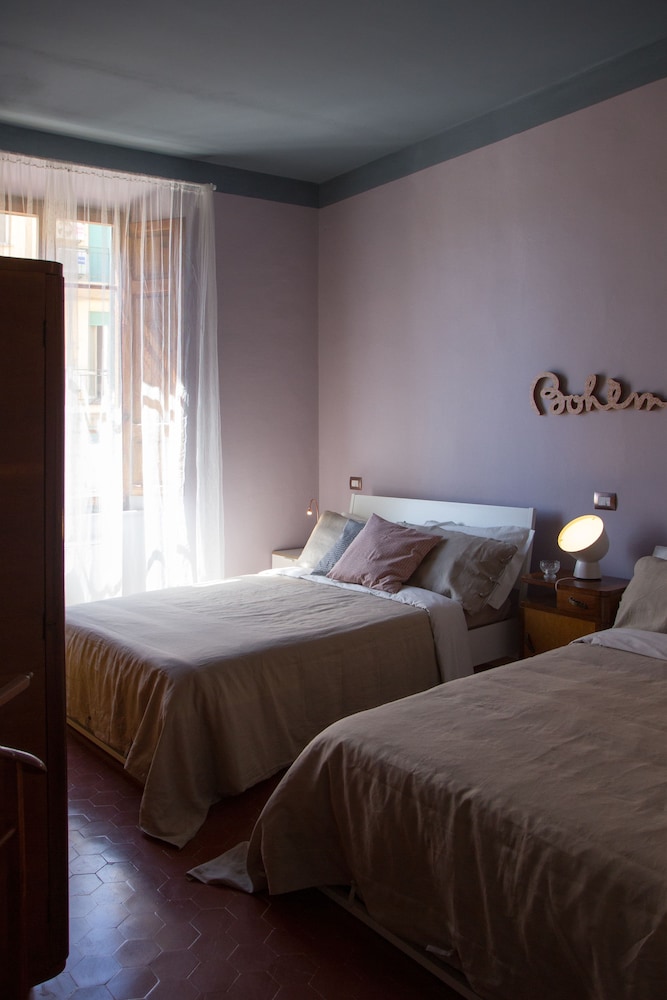 City Room photo 2