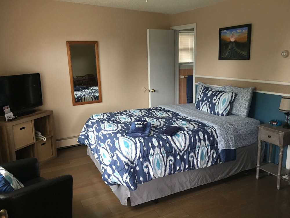 Junior Apartment, 2 Queen Beds, Kitchenette, Lake View photo 3