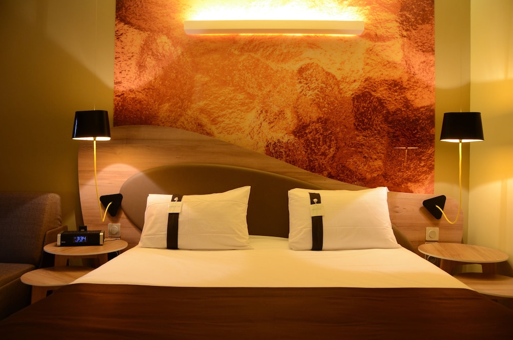 Suite, 1 Bedroom (Living Area) - Photo 7