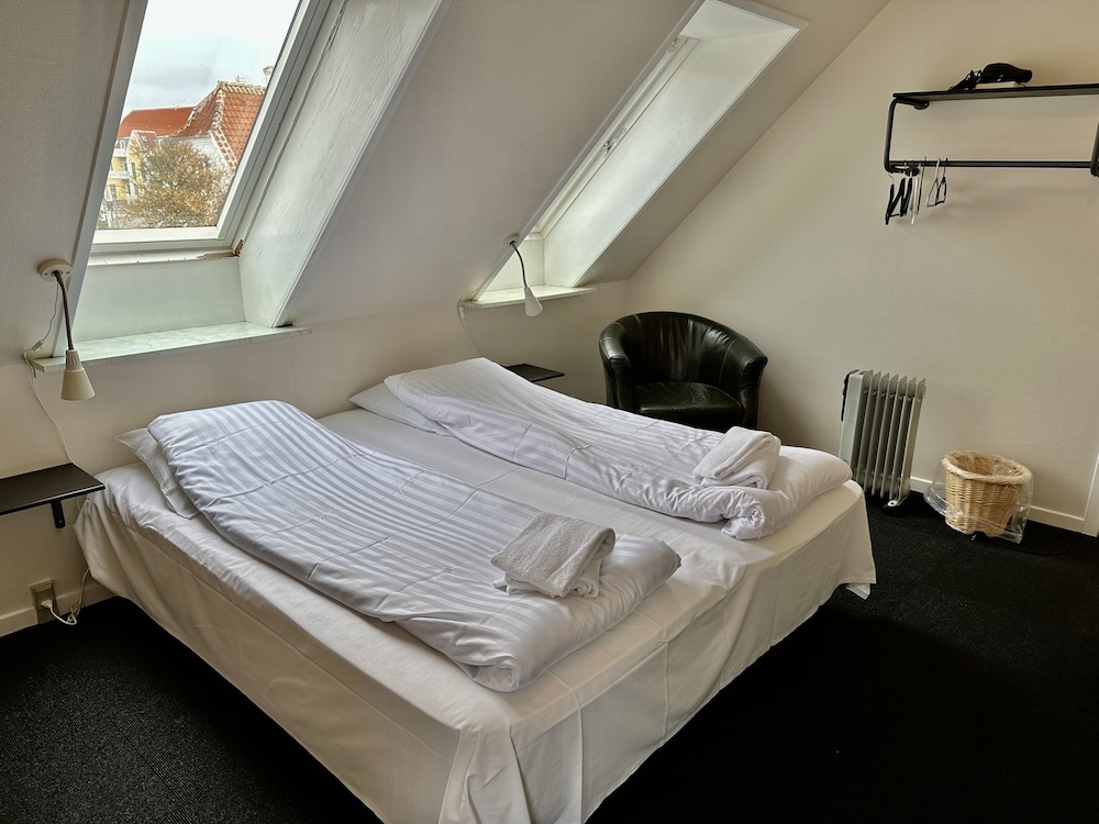 Triple Room, Shared Bathroom (Skråvej 6) photo 2