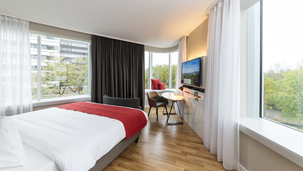 Premium Room, 1 King Bed with Sofa bed, Corner (Minibar) photo 3