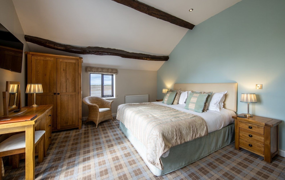 Executive Room - Photo 5
