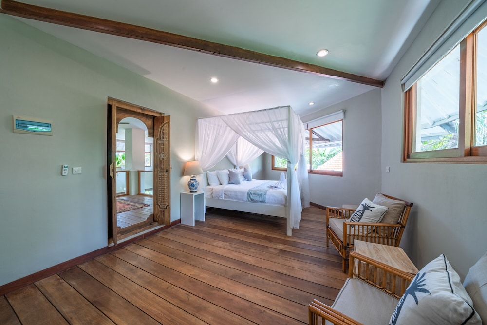 Family Villa, 4 Bedrooms, Pool View - Photo 13