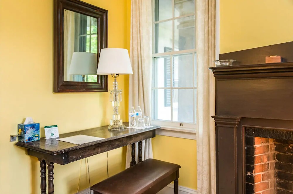 Yellow Room, 1 Double Bed, 1 Single Bed, Garden View photo 2