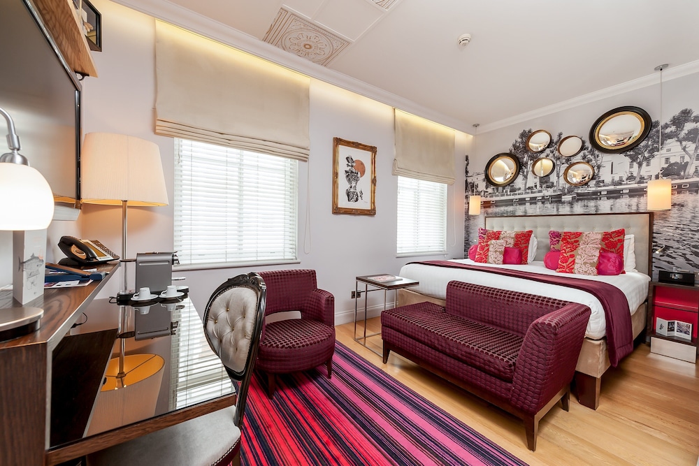 Premium Room, 1 King Bed with Sofa bed, Garden View photo 3