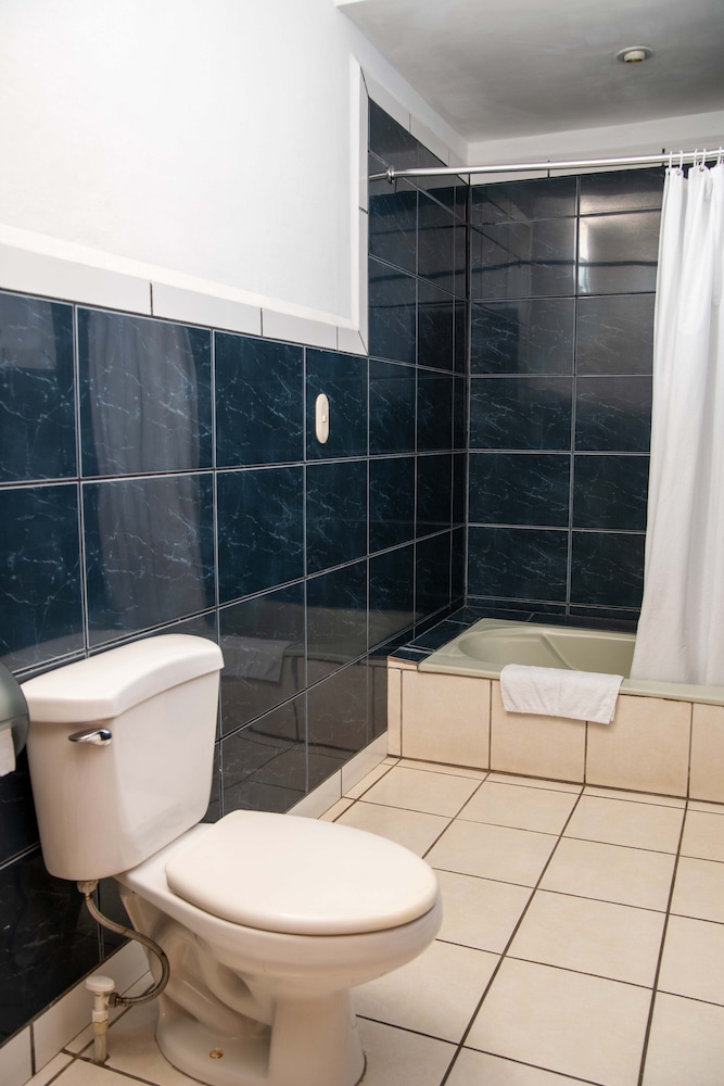 Basic Triple Room photo 3