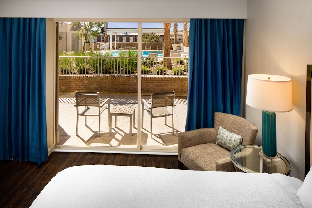 Double Room, Poolside