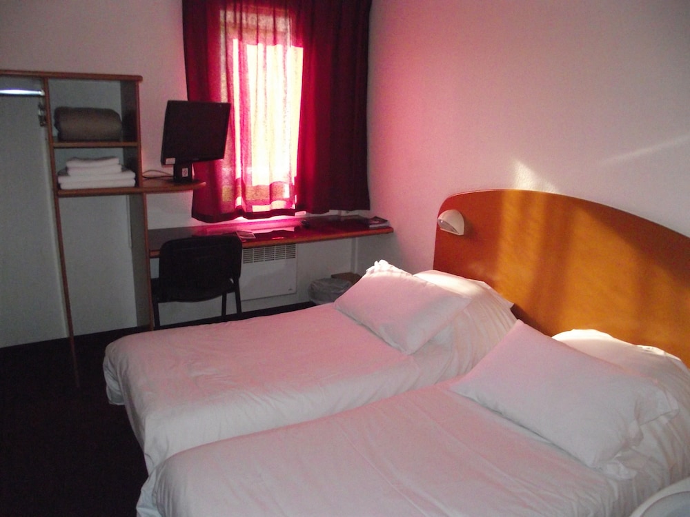 Standard Twin Room, 2 Twin Beds photo 3