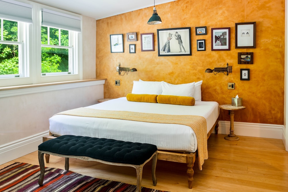 301 - Top Deck Suite