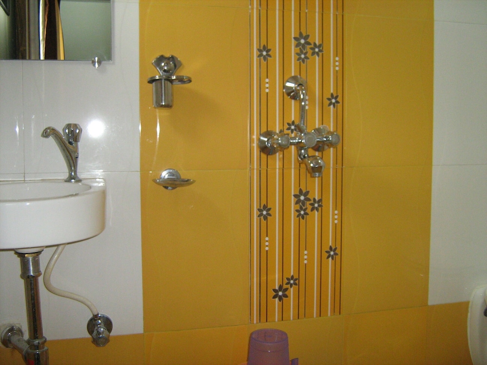 AC Deluxe Room photo 2