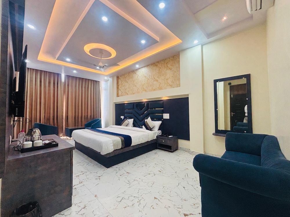 Luxury Suite, Balcony, City View