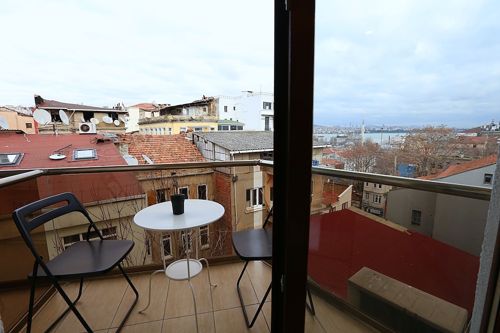 Deluxe Double Room, Partial Sea View photo 3