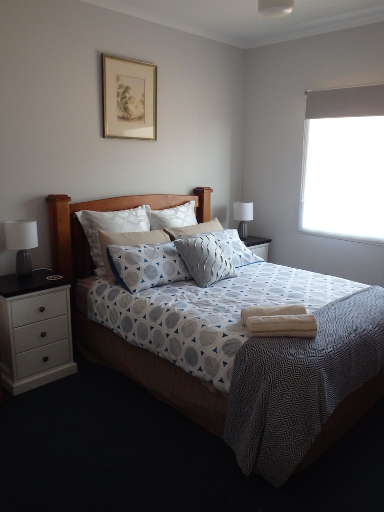 Deluxe House photo 1