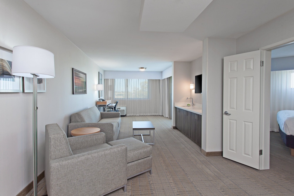 Suite, 1 Bedroom - Photo 1