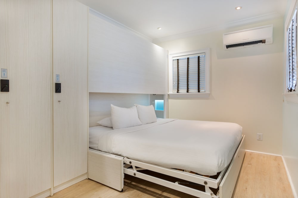 NYAH Cottage 1 King Bed photo 2