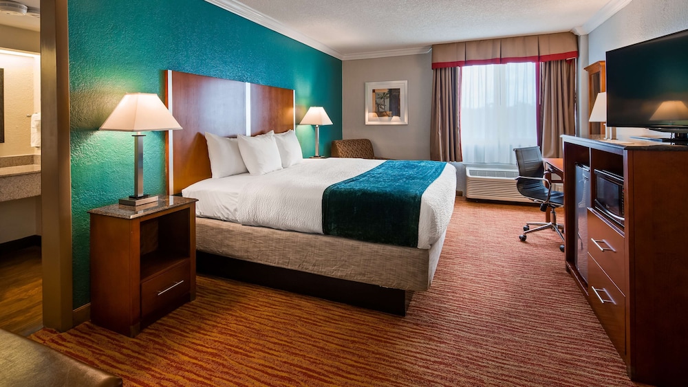 Standard Room, 1 King Bed, Accessible, Non Smoking - Photo 2