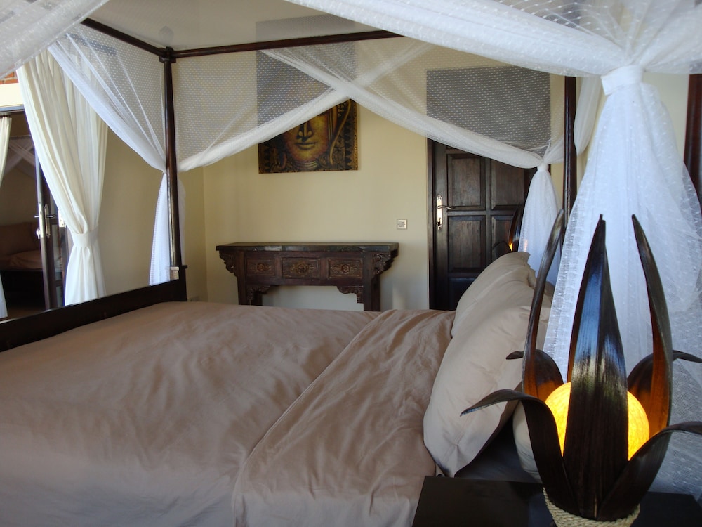 Villa photo 1