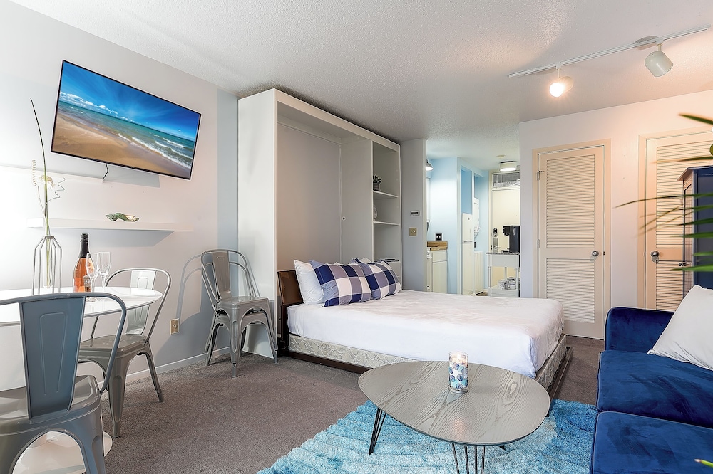 Signature Condo, 1 Queen Bed with Sofa bed (2) photo 3