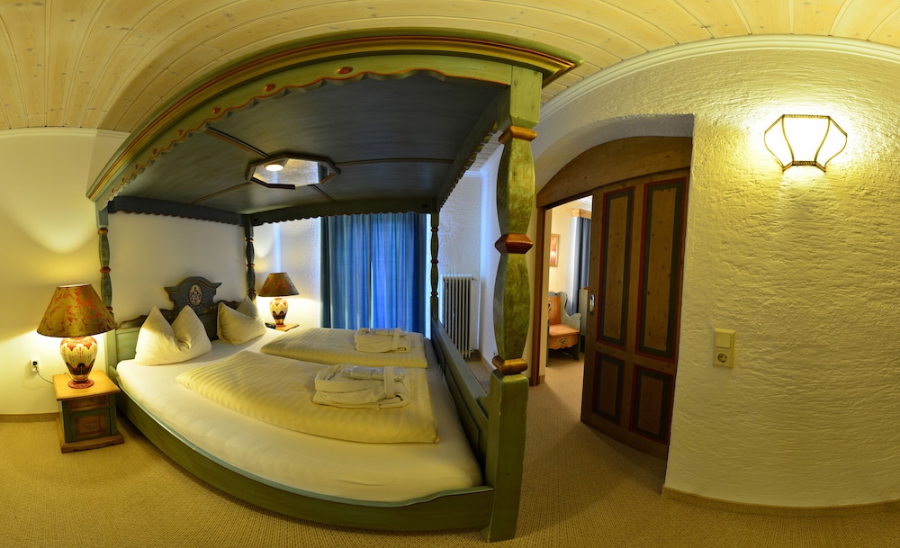 Family Room, 1 Queen Bed With Sofa Bed photo 1