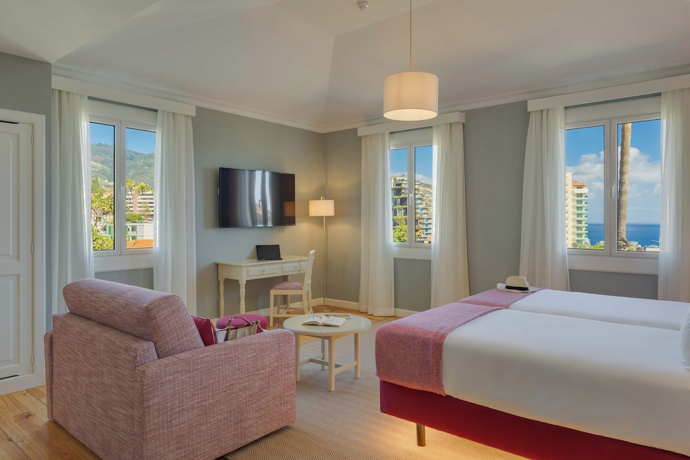 Junior Suite (Partial Sea View)