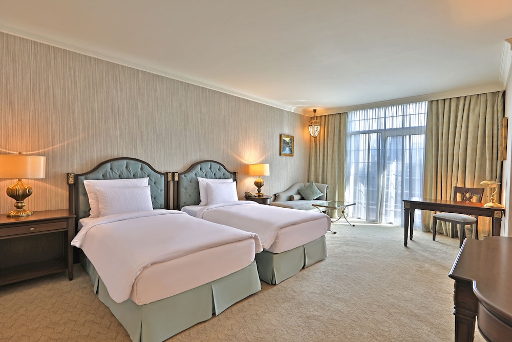 Deluxe with Two Twin Beds - Photo 4