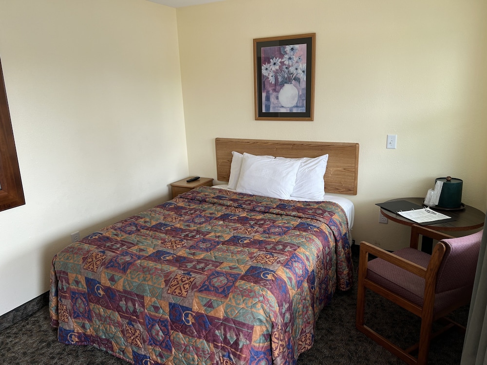 Standard Single Room, 1 Queen Bed
