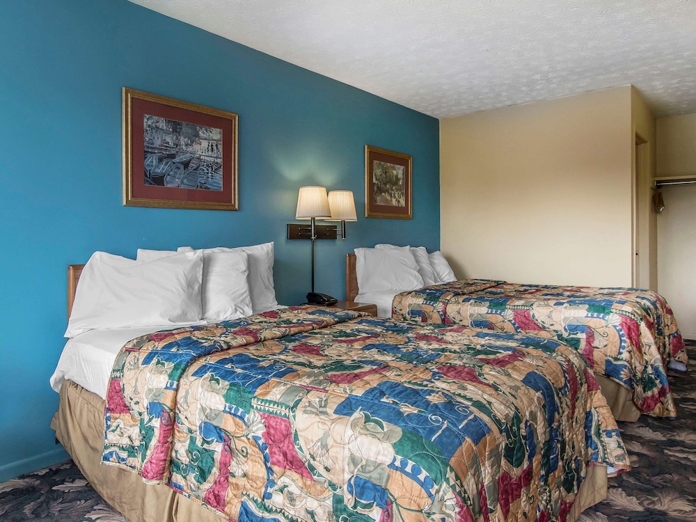Standard Room, 2 Double Beds, Non Smoking - Photo 7
