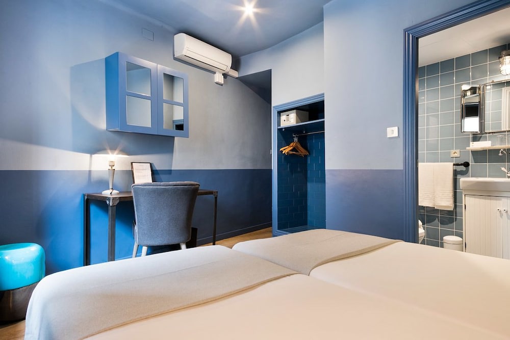 Double Room (with extra bed) photo 3