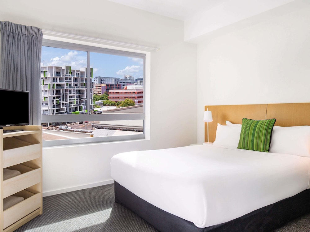 Room, City View - Photo 6